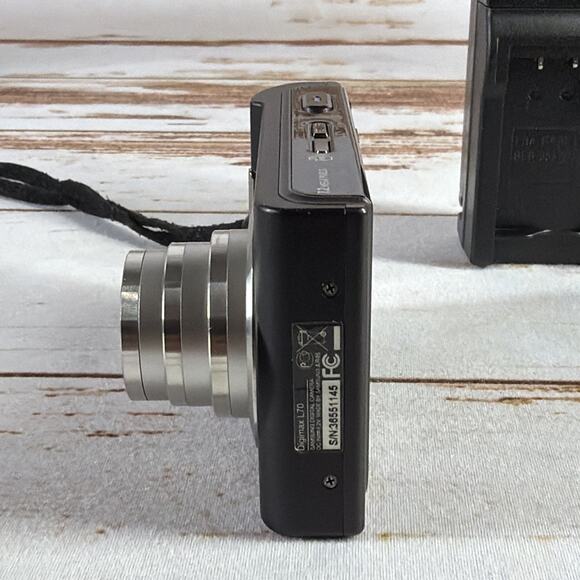 Samsung Digimax L70 7.1MP Digital Camera Black w/ Battery & Charger - Picture 4 of 6